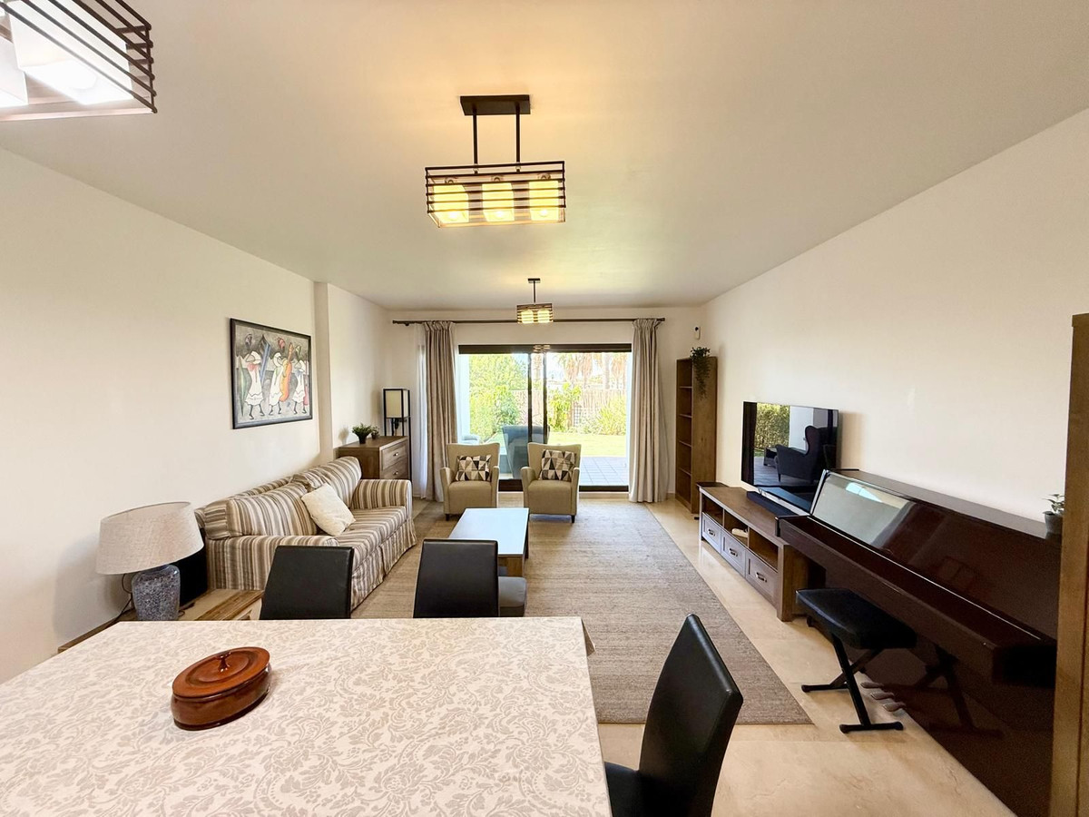 Se vende Apartamento Planta Baja de 3 dormitorios en Costa Del Sol, Cadiz, España