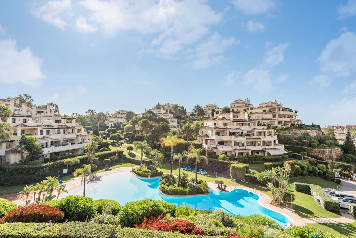 2 Bed Apartment for sale in Benahavís Costa Del Sol, Málaga, Spain