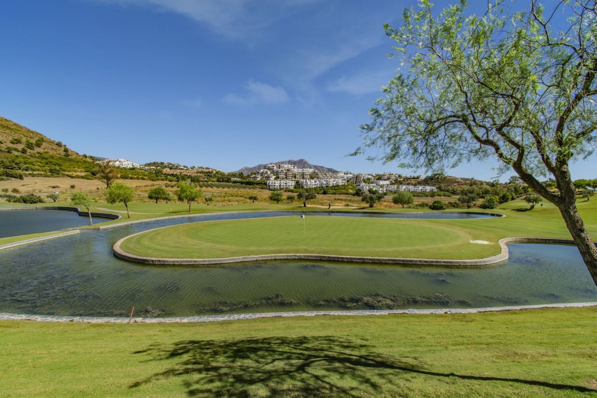 2 Bed Apartment for sale in Benahavís Costa Del Sol, Málaga, Spain