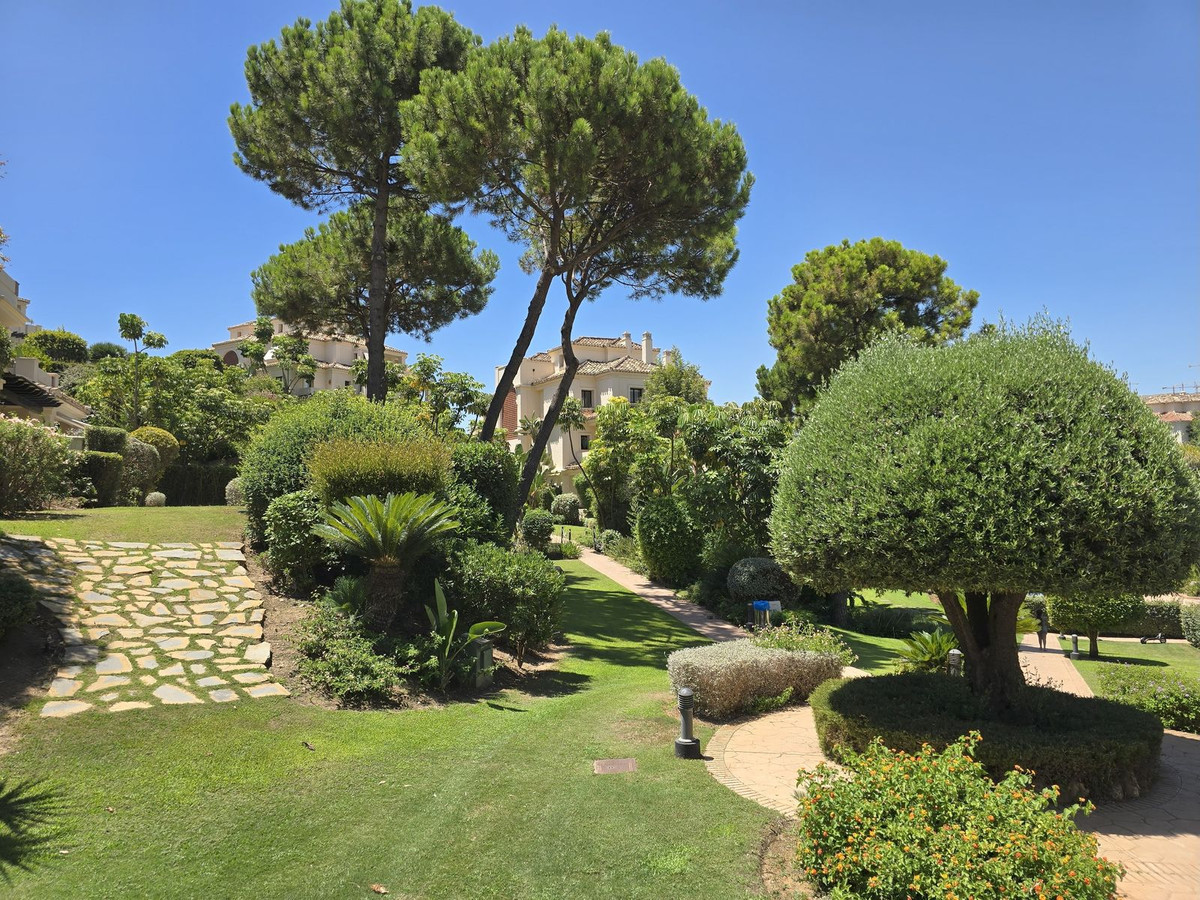 2 Bed Apartment for sale in Benahavís Costa Del Sol, Málaga, Spain