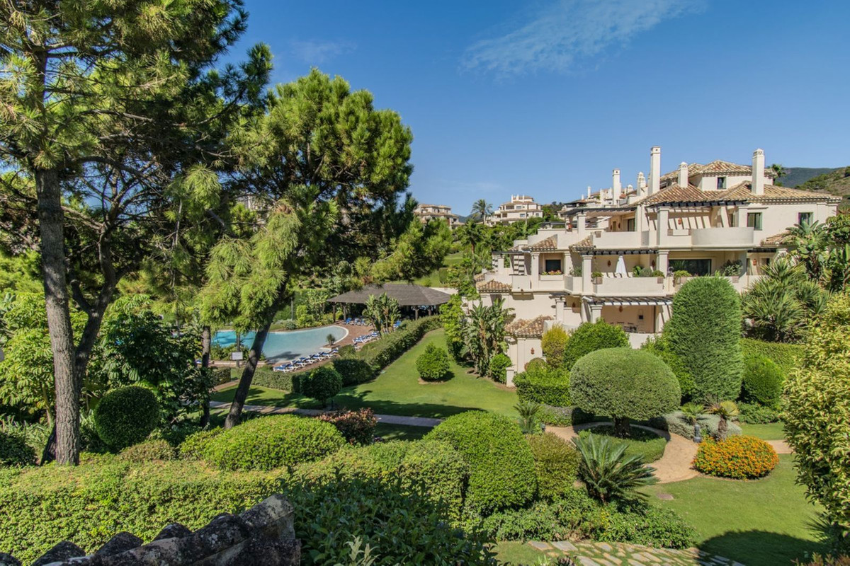 2 Bed Apartment for sale in Benahavís Costa Del Sol, Málaga, Spain