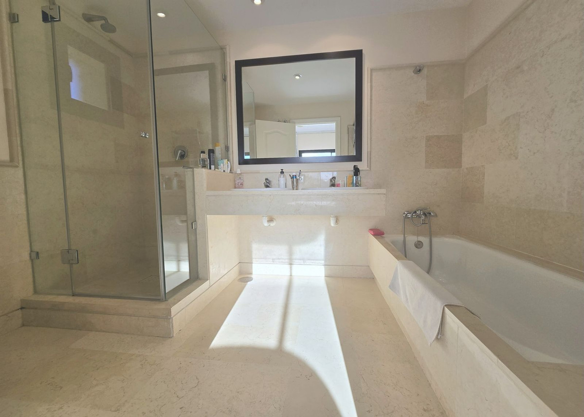 2 Bed Apartment for sale in Benahavís Costa Del Sol, Málaga, Spain