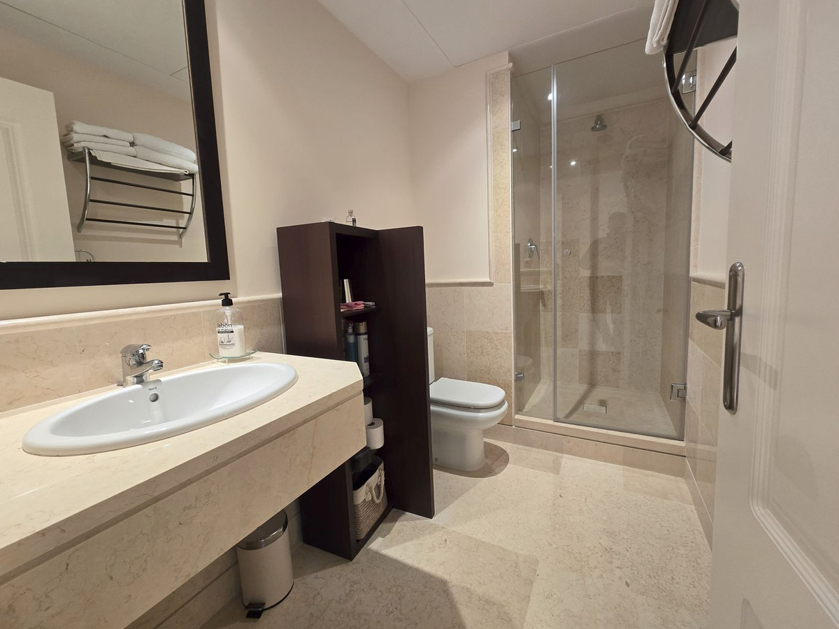 2 Bed Apartment for sale in Benahavís Costa Del Sol, Málaga, Spain