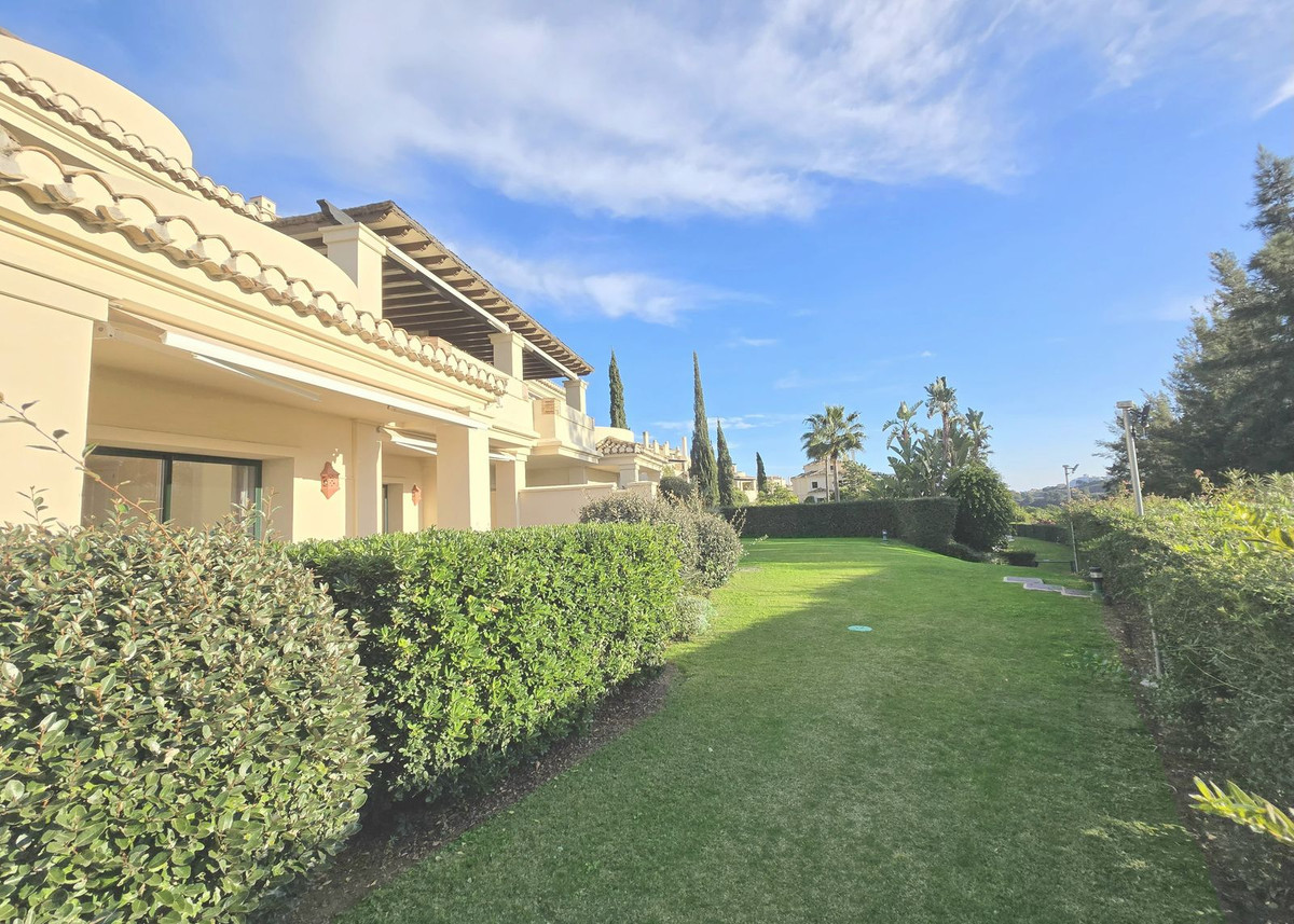 2 Bed Apartment for sale in Benahavís Costa Del Sol, Málaga, Spain