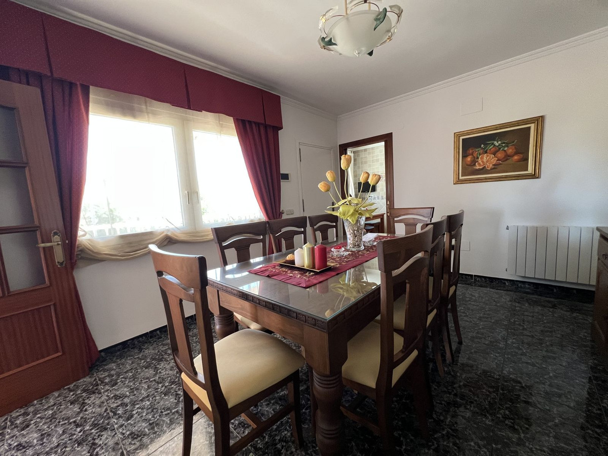Se vende Pareada de 5 dormitorios en Costa Del Sol, Málaga, España