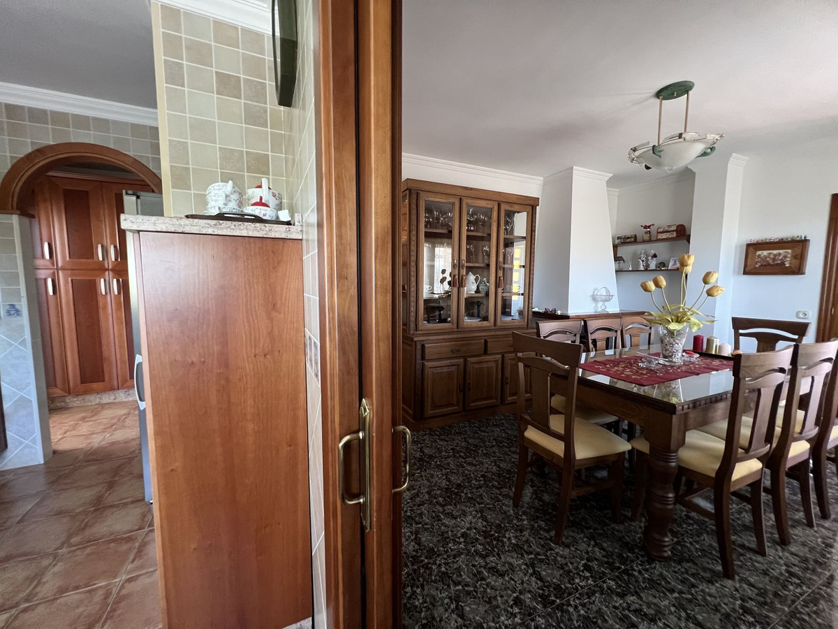 Se vende Pareada de 5 dormitorios en Costa Del Sol, Málaga, España