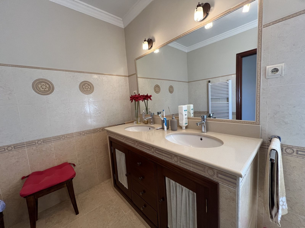Se vende Pareada de 5 dormitorios en Costa Del Sol, Málaga, España