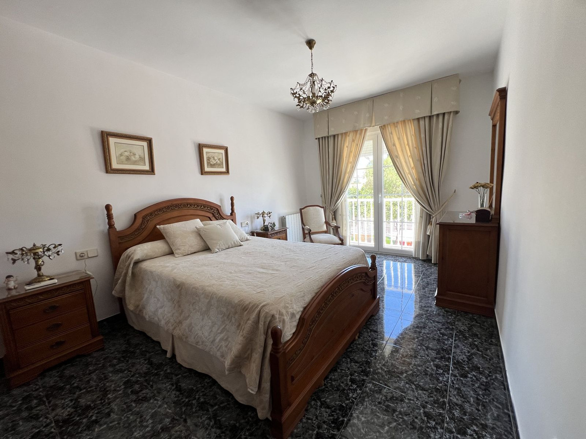 Se vende Pareada de 5 dormitorios en Costa Del Sol, Málaga, España