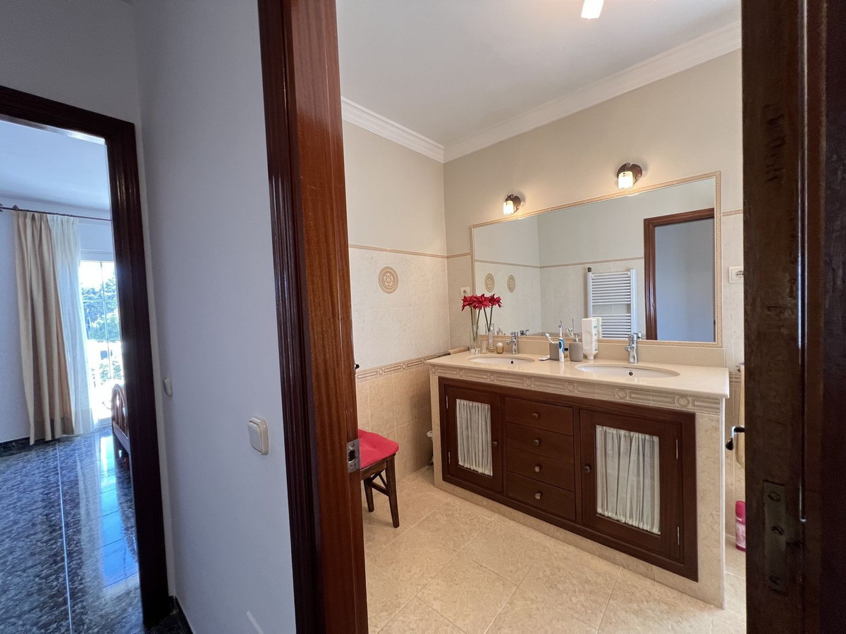 Se vende Pareada de 5 dormitorios en Costa Del Sol, Málaga, España