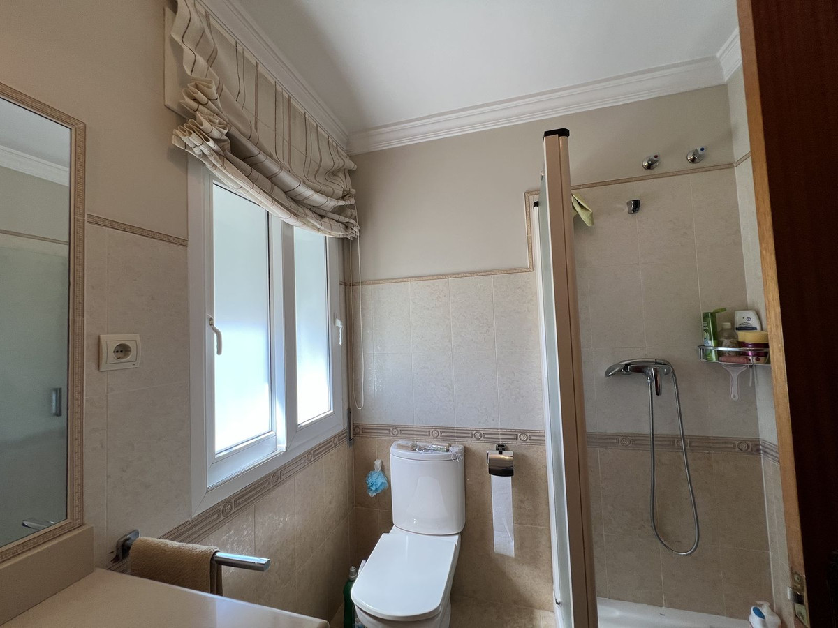 Se vende Pareada de 5 dormitorios en Costa Del Sol, Málaga, España