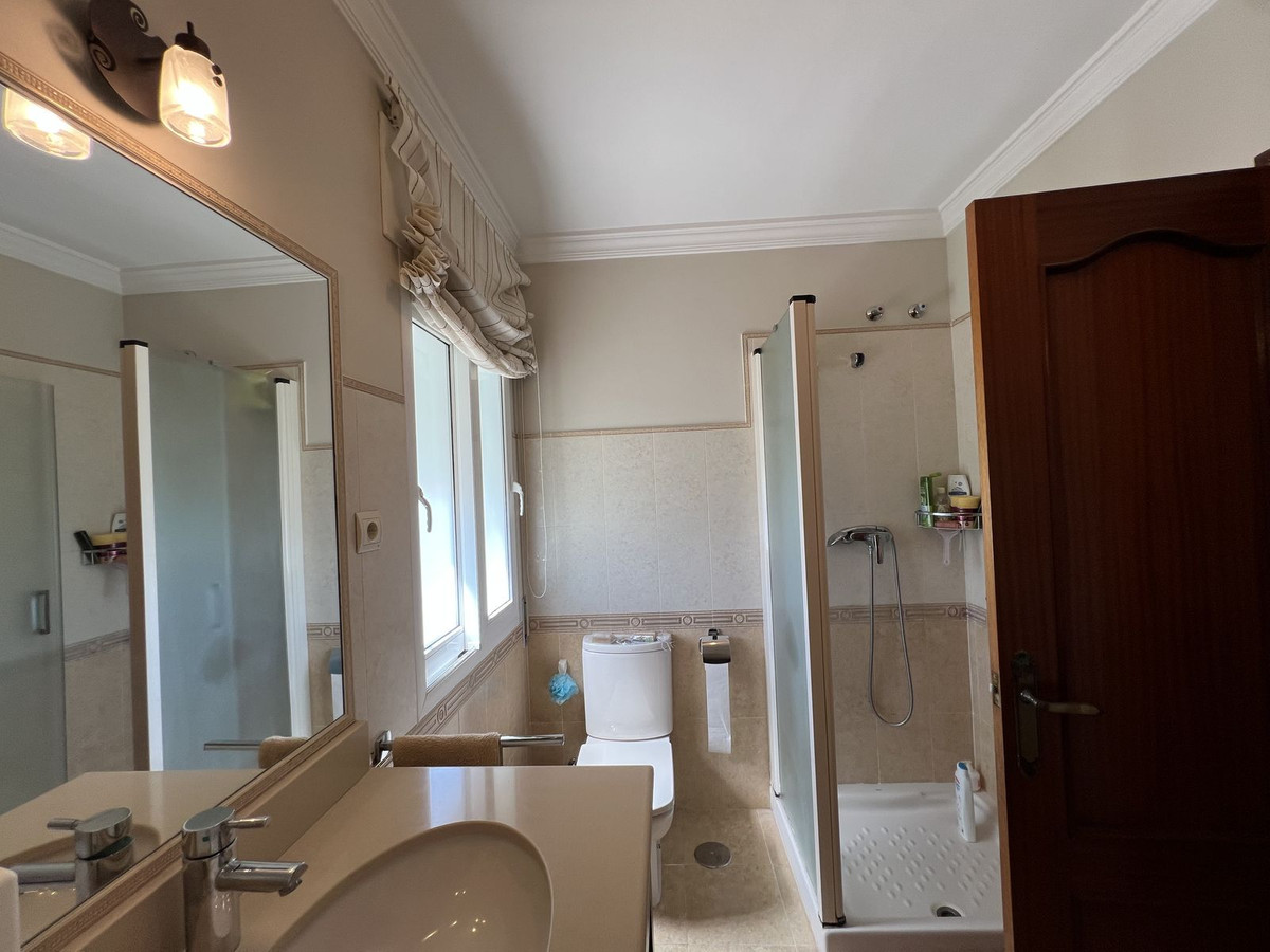 Se vende Pareada de 5 dormitorios en Costa Del Sol, Málaga, España