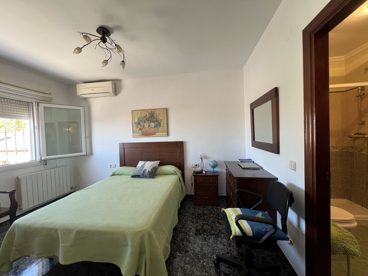 Se vende Pareada de 5 dormitorios en Costa Del Sol, Málaga, España