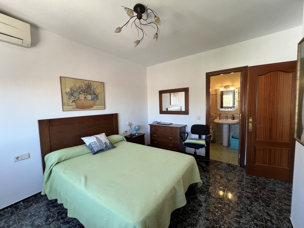 Se vende Pareada de 5 dormitorios en Costa Del Sol, Málaga, España
