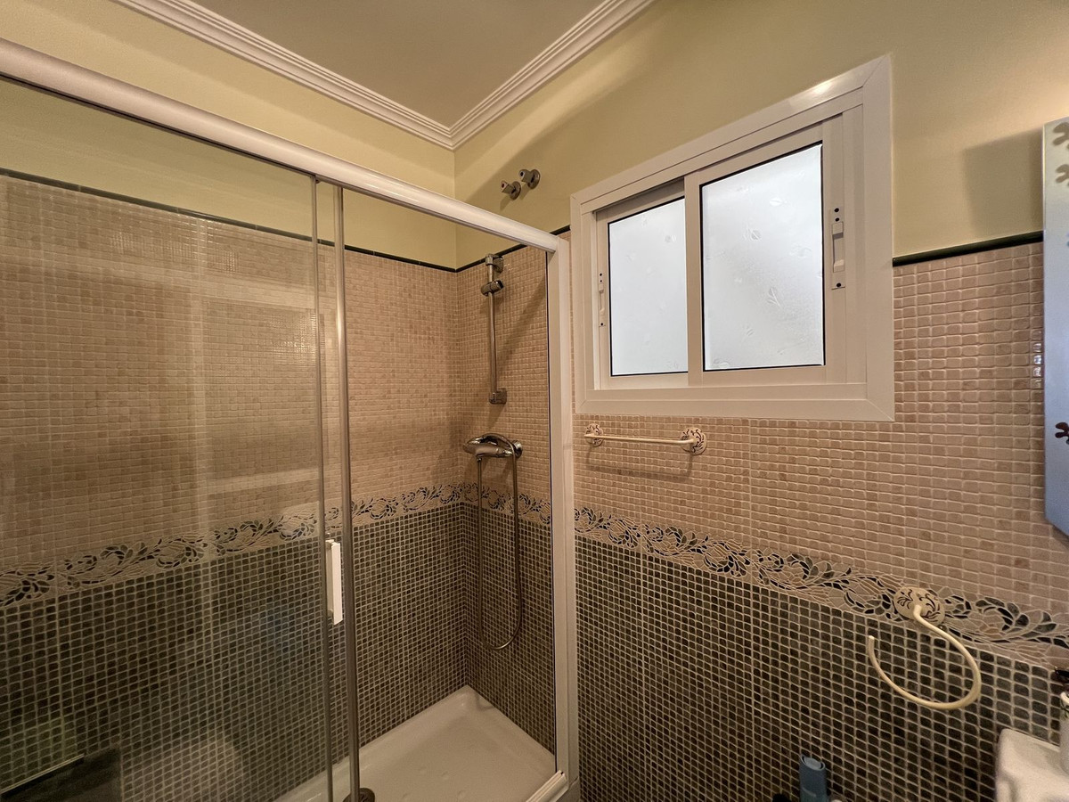 Se vende Pareada de 5 dormitorios en Costa Del Sol, Málaga, España