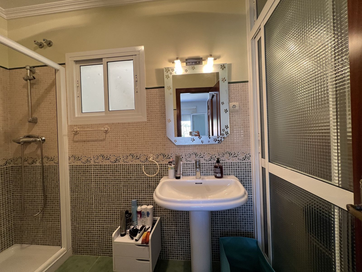 Se vende Pareada de 5 dormitorios en Costa Del Sol, Málaga, España
