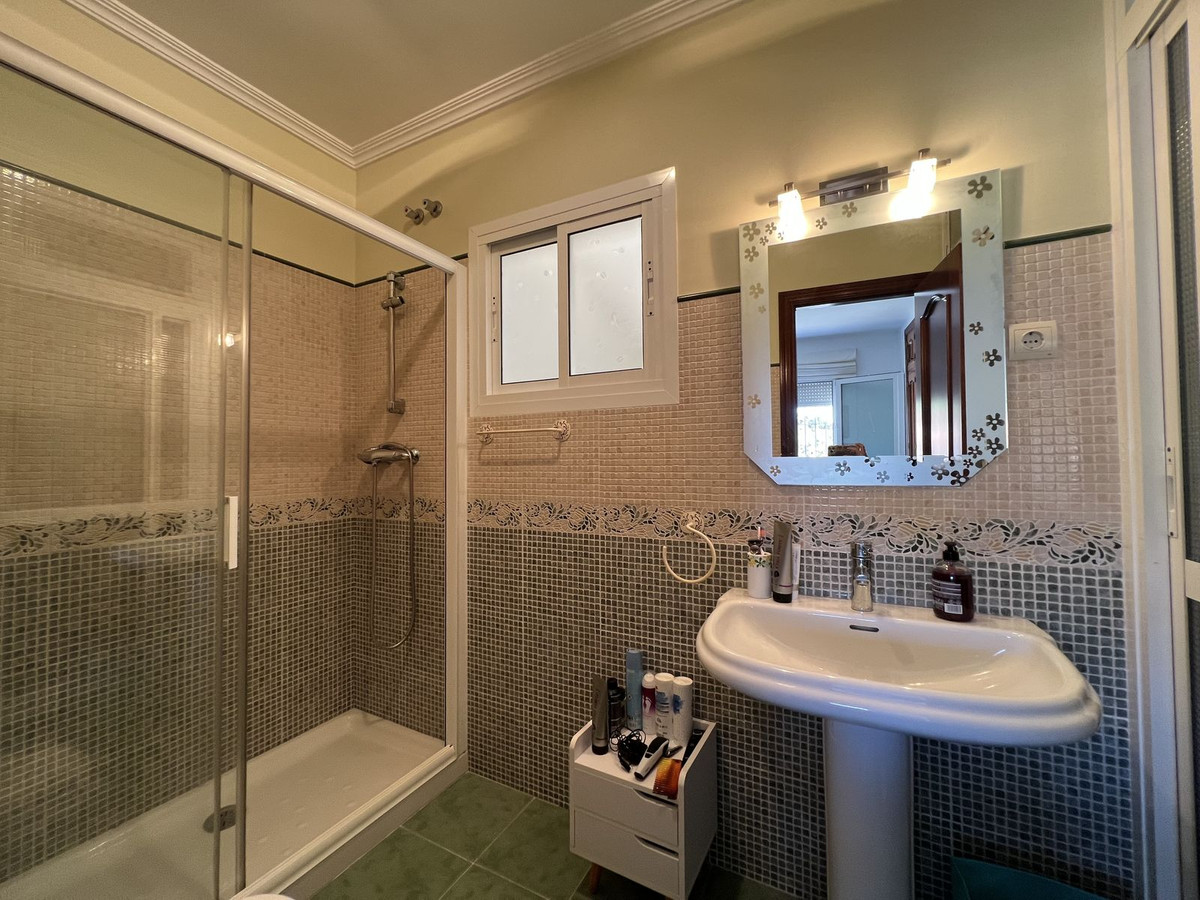 Se vende Pareada de 5 dormitorios en Costa Del Sol, Málaga, España