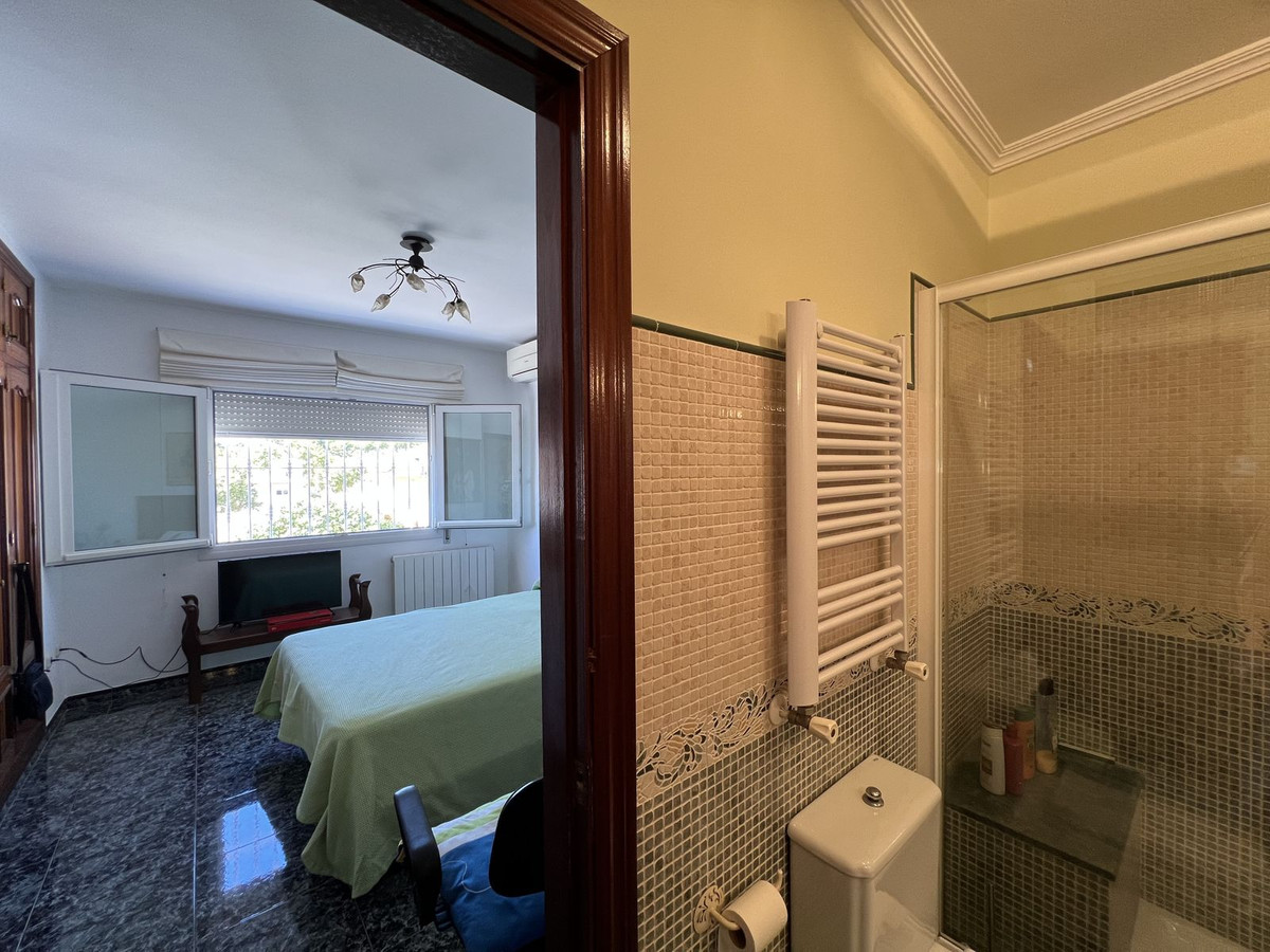 Se vende Pareada de 5 dormitorios en Costa Del Sol, Málaga, España