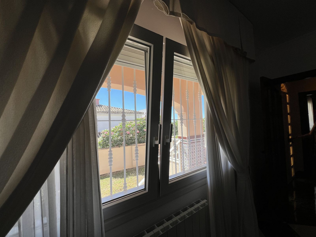 Se vende Pareada de 5 dormitorios en Costa Del Sol, Málaga, España