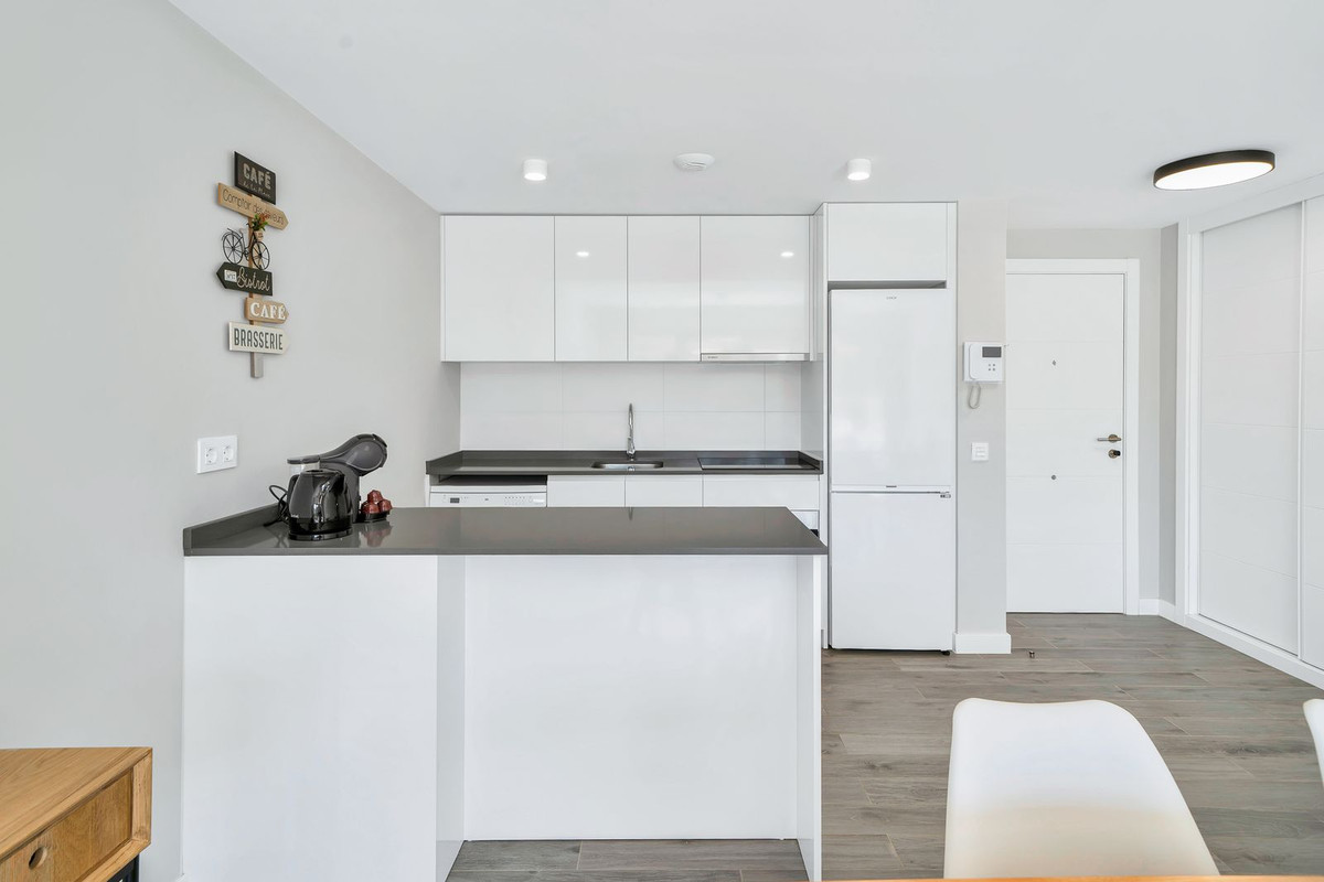 Se vende Apartamento Planta Media de 2 dormitorios en Costa Del Sol, Málaga, España