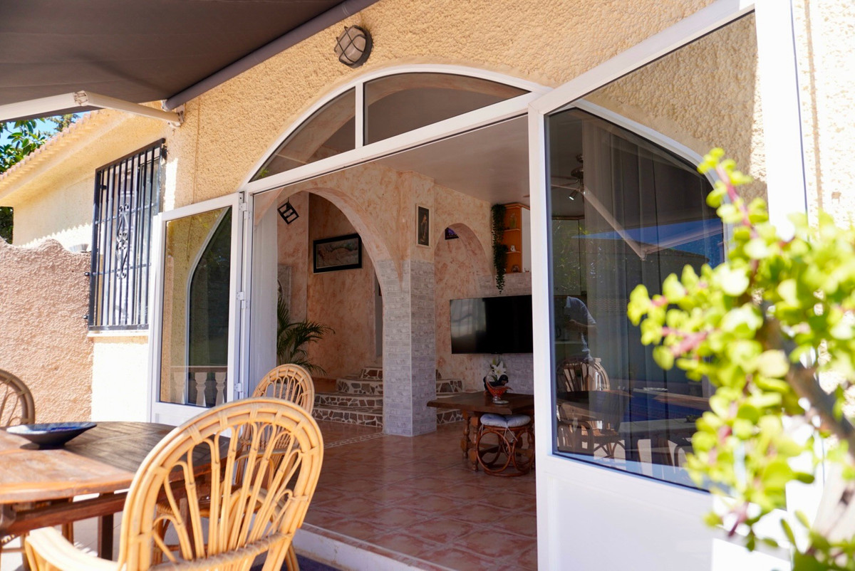 Se vende Villa - Chalet de 5 dormitorios en Costa Blanca, Alicante, España