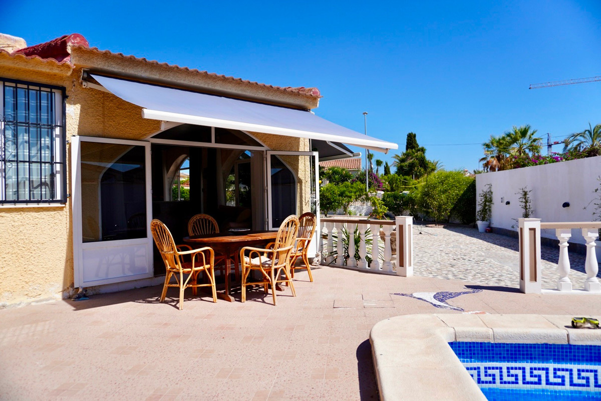 Se vende Villa - Chalet de 5 dormitorios en Costa Blanca, Alicante, España