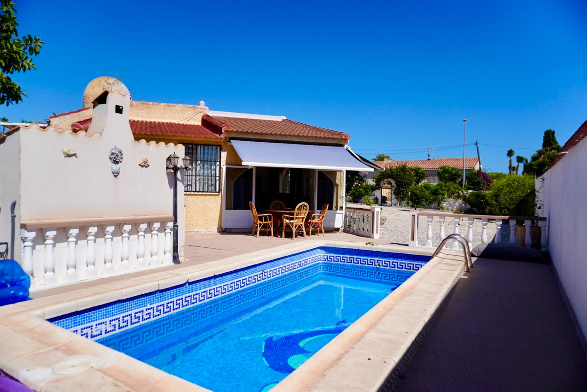 Se vende Villa - Chalet de 5 dormitorios en Costa Blanca, Alicante, España