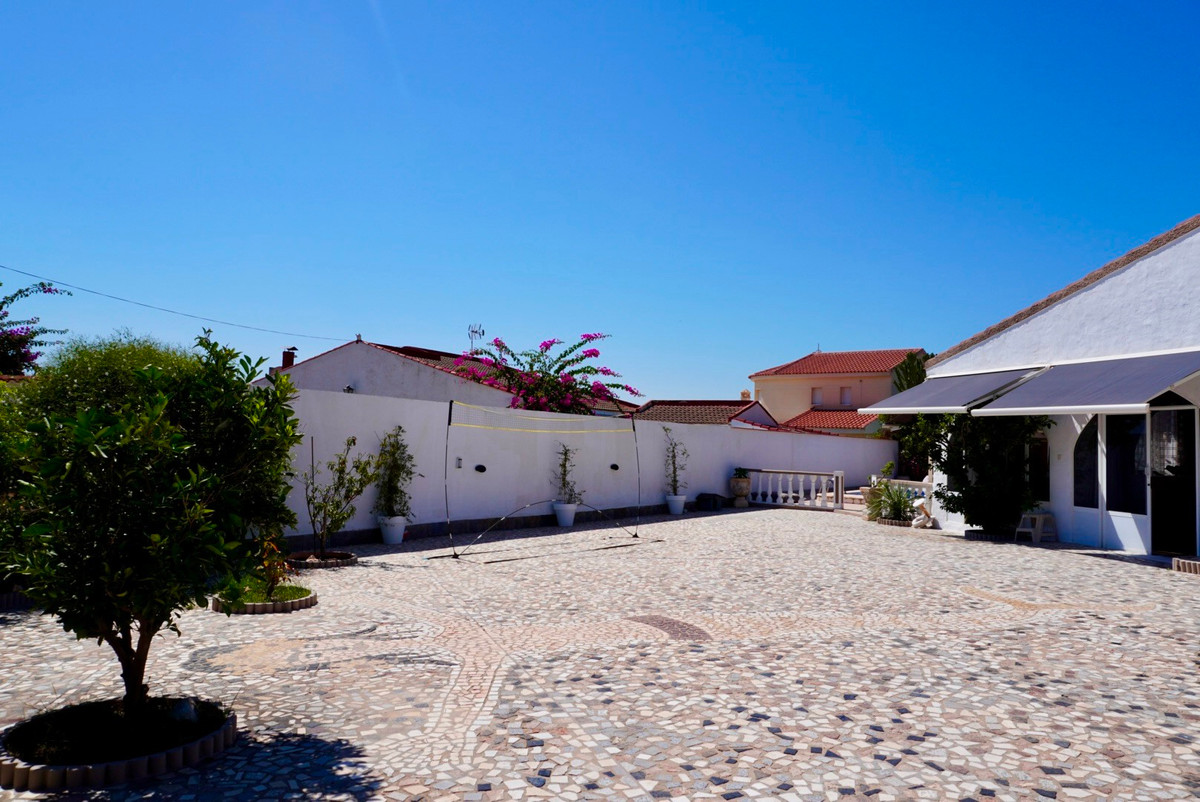 Se vende Villa - Chalet de 5 dormitorios en Costa Blanca, Alicante, España
