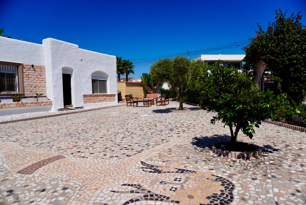 Se vende Villa - Chalet de 5 dormitorios en Costa Blanca, Alicante, España
