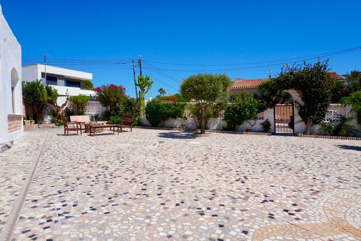 Se vende Villa - Chalet de 5 dormitorios en Costa Blanca, Alicante, España