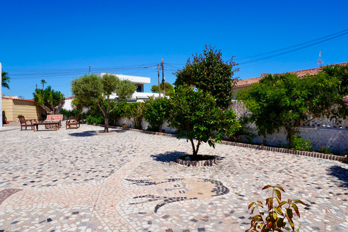 Se vende Villa - Chalet de 5 dormitorios en Costa Blanca, Alicante, España