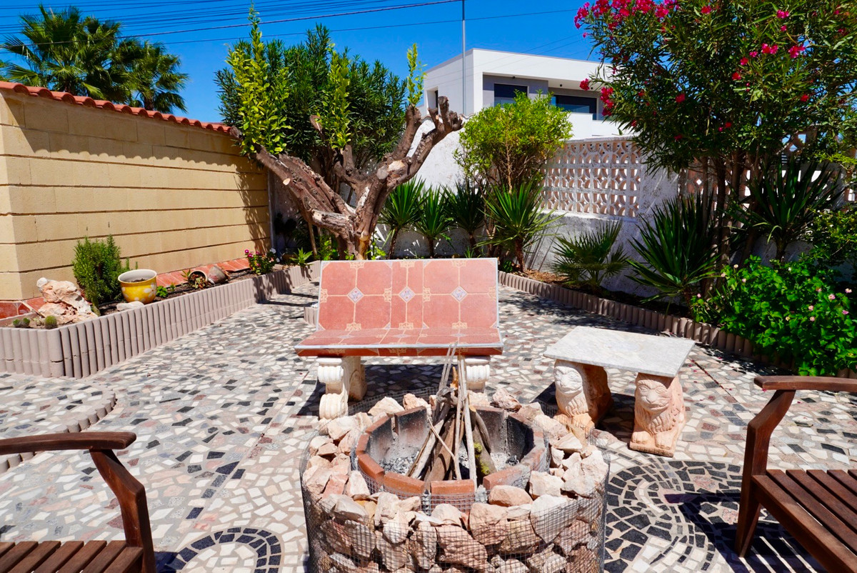 Se vende Villa - Chalet de 5 dormitorios en Costa Blanca, Alicante, España