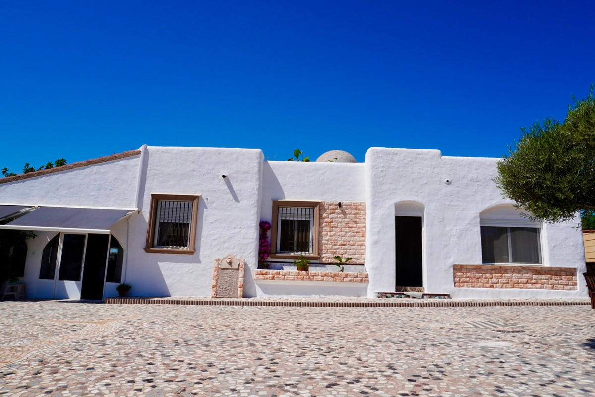 Se vende Villa - Chalet de 5 dormitorios en Costa Blanca, Alicante, España