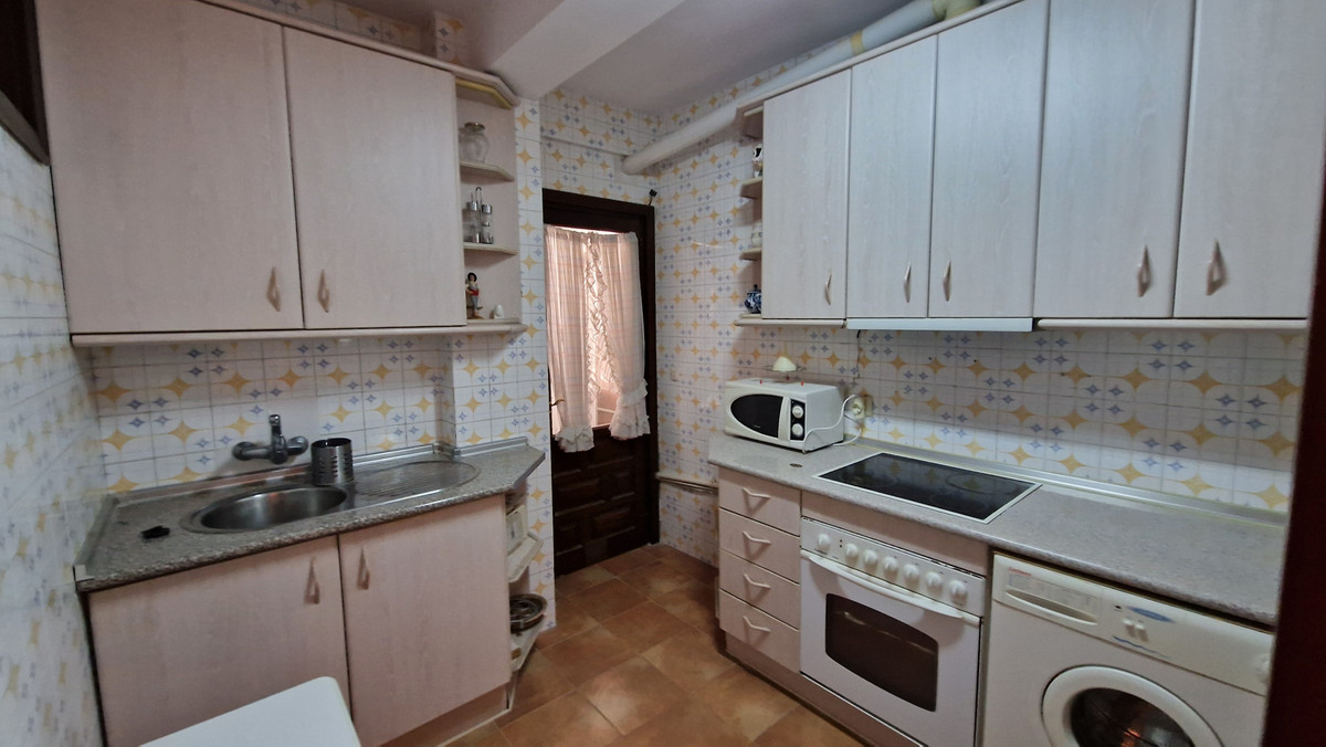 3 Bed Apartment for sale in Estepona Costa Del Sol, Málaga, Spain
