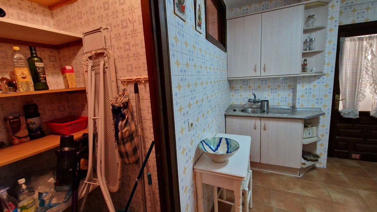 3 Bed Apartment for sale in Estepona Costa Del Sol, Málaga, Spain