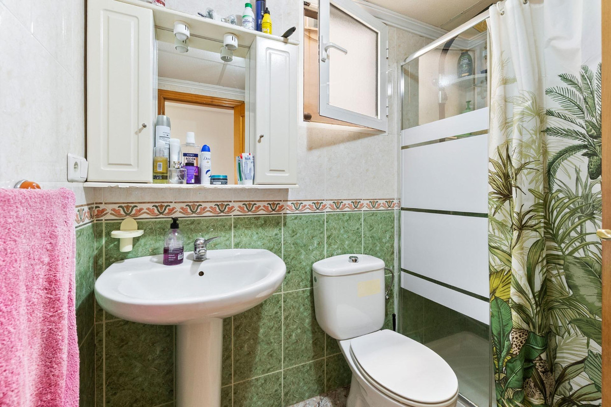 Se vende Apartamento Planta Media de 2 dormitorios en Costa Blanca, Alicante, España