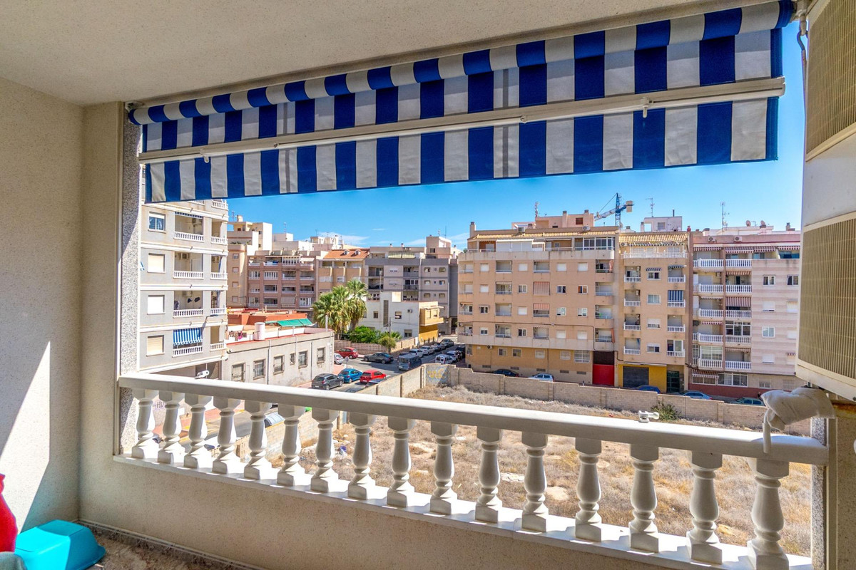Se vende Apartamento Planta Media de 2 dormitorios en Costa Blanca, Alicante, España