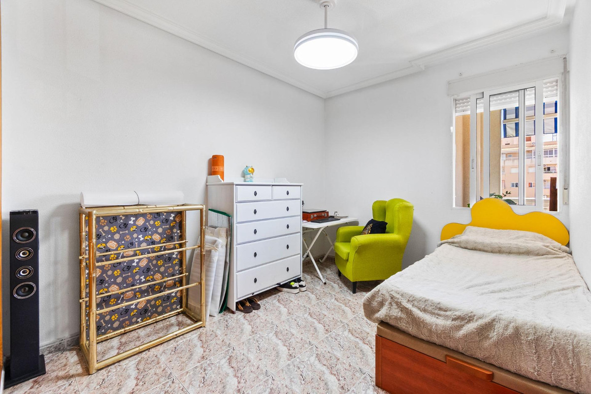Se vende Apartamento Planta Media de 2 dormitorios en Costa Blanca, Alicante, España