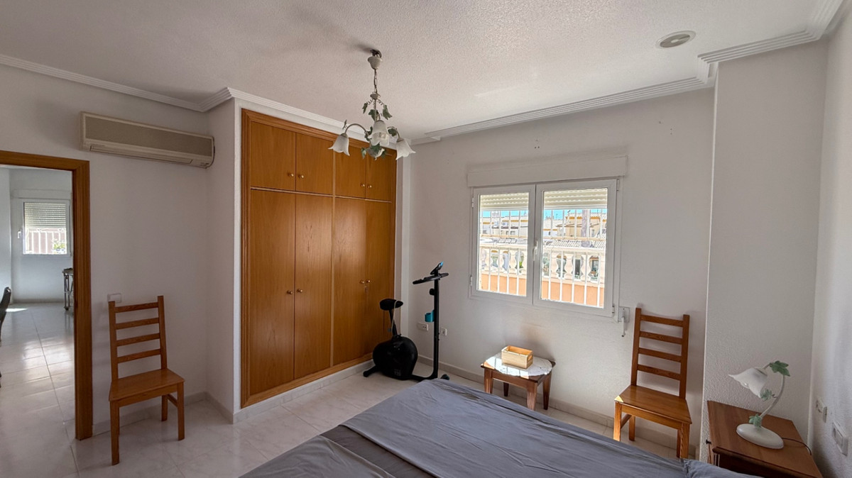 Se vende Villa - Chalet de 4 dormitorios en Costa Blanca, Alicante, España