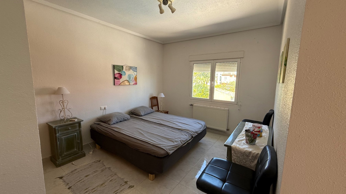Se vende Villa - Chalet de 4 dormitorios en Costa Blanca, Alicante, España