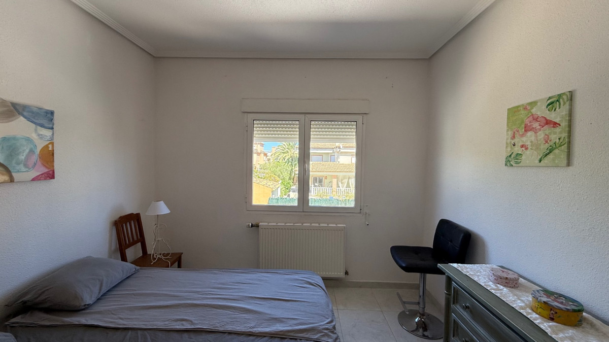 Se vende Villa - Chalet de 4 dormitorios en Costa Blanca, Alicante, España