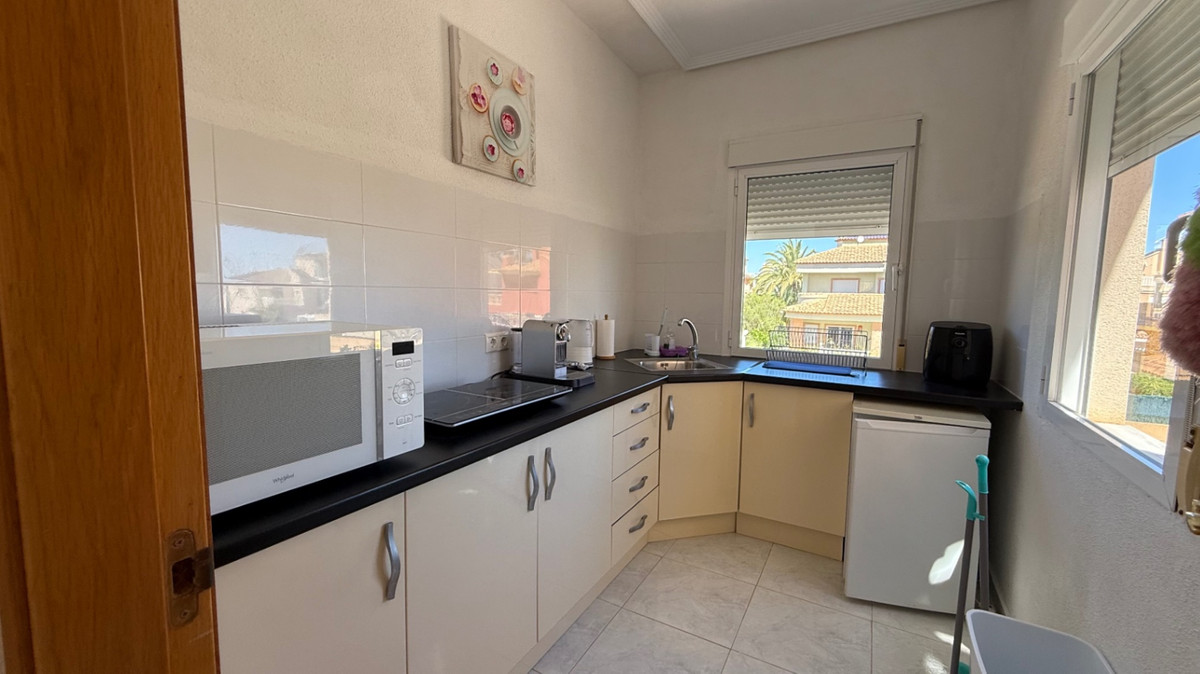 Se vende Villa - Chalet de 4 dormitorios en Costa Blanca, Alicante, España
