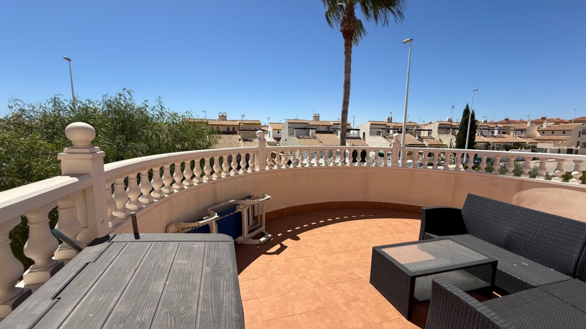 Se vende Villa - Chalet de 4 dormitorios en Costa Blanca, Alicante, España