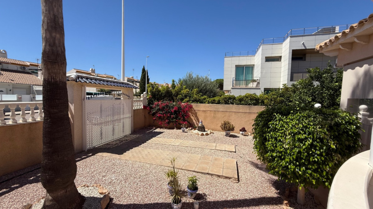 Se vende Villa - Chalet de 4 dormitorios en Costa Blanca, Alicante, España