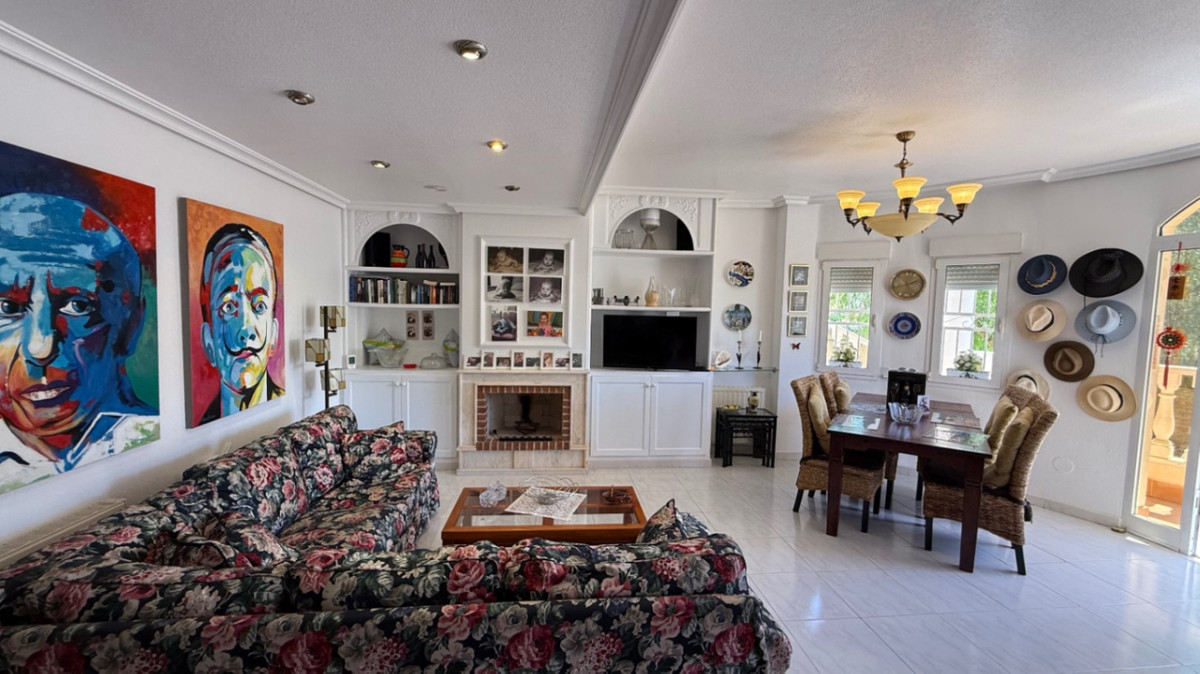 Se vende Villa - Chalet de 4 dormitorios en Costa Blanca, Alicante, España