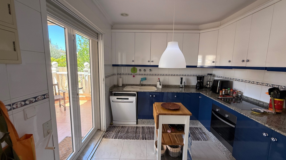 Se vende Villa - Chalet de 4 dormitorios en Costa Blanca, Alicante, España