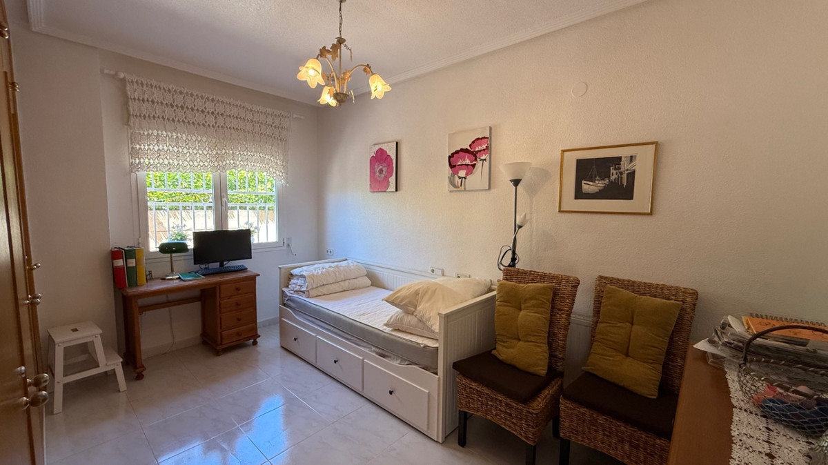 Se vende Villa - Chalet de 4 dormitorios en Costa Blanca, Alicante, España