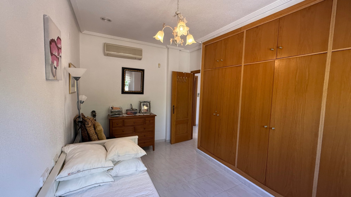 Se vende Villa - Chalet de 4 dormitorios en Costa Blanca, Alicante, España