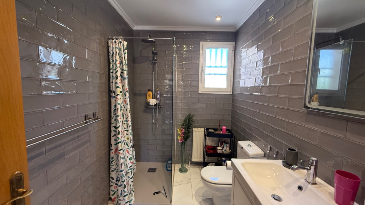 Se vende Villa - Chalet de 4 dormitorios en Costa Blanca, Alicante, España