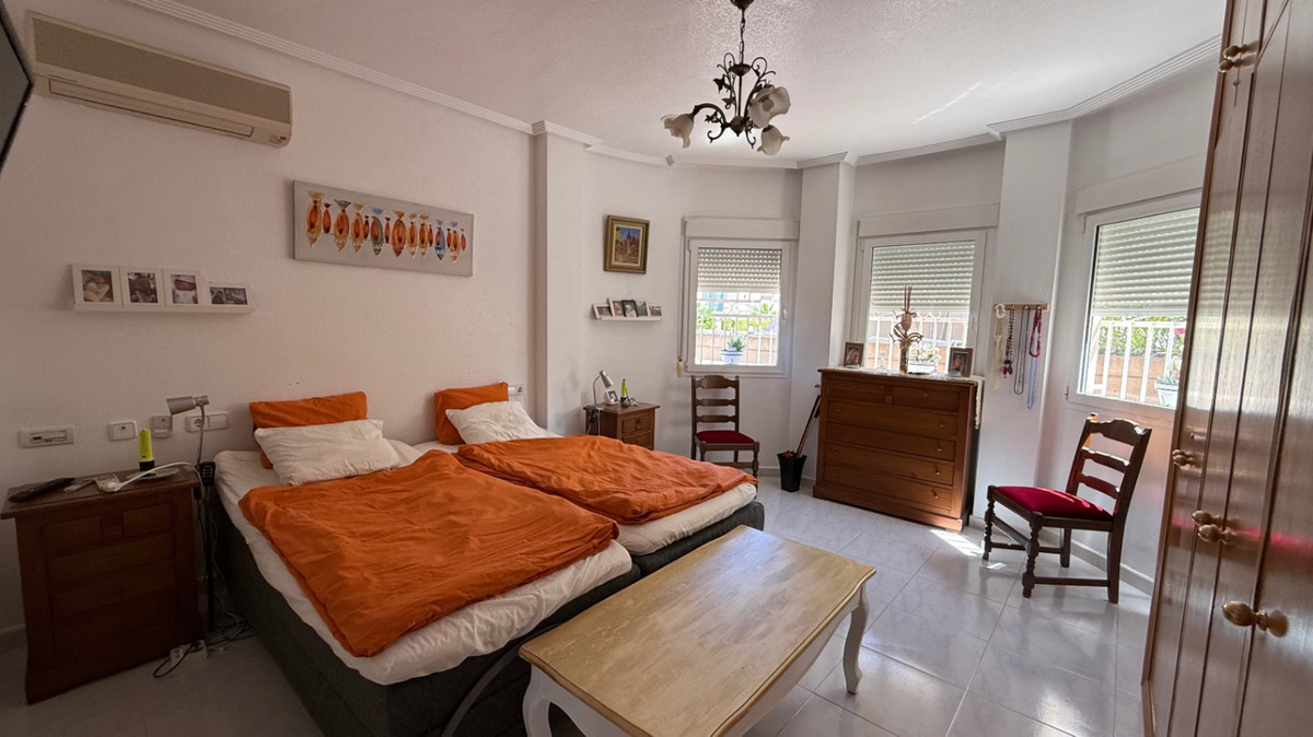 Se vende Villa - Chalet de 4 dormitorios en Costa Blanca, Alicante, España
