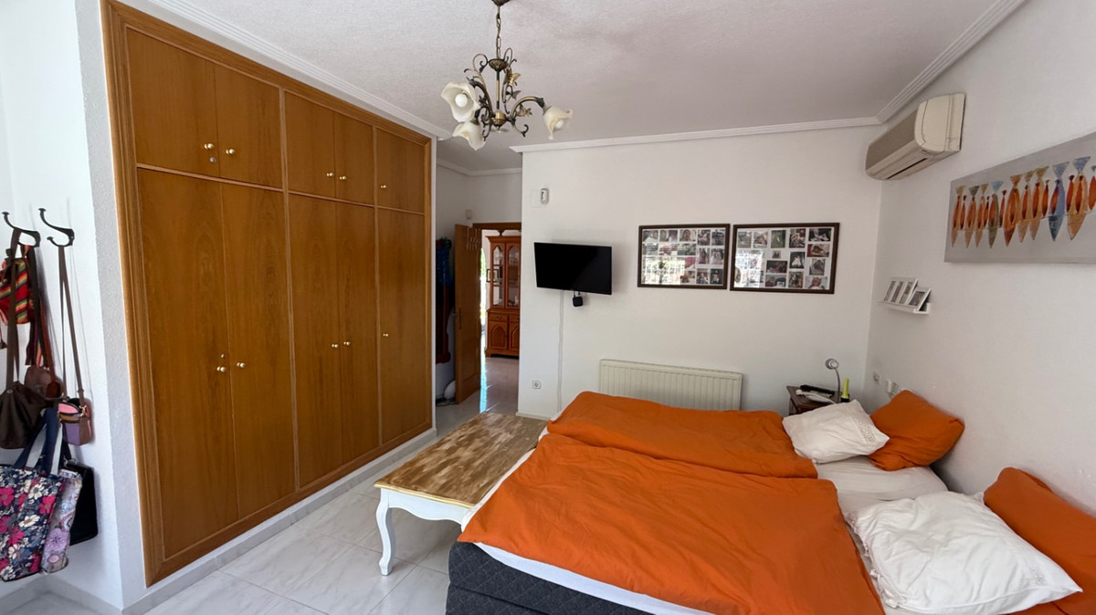 Se vende Villa - Chalet de 4 dormitorios en Costa Blanca, Alicante, España